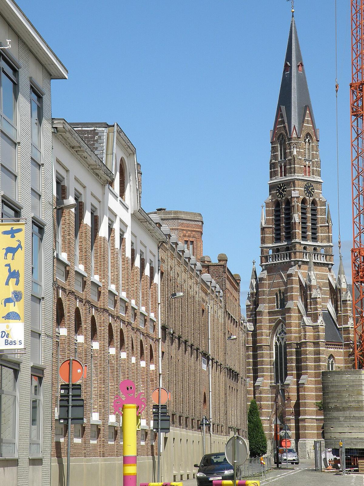 De Sint-Martinuskerk van Duffel met haar hoge toren